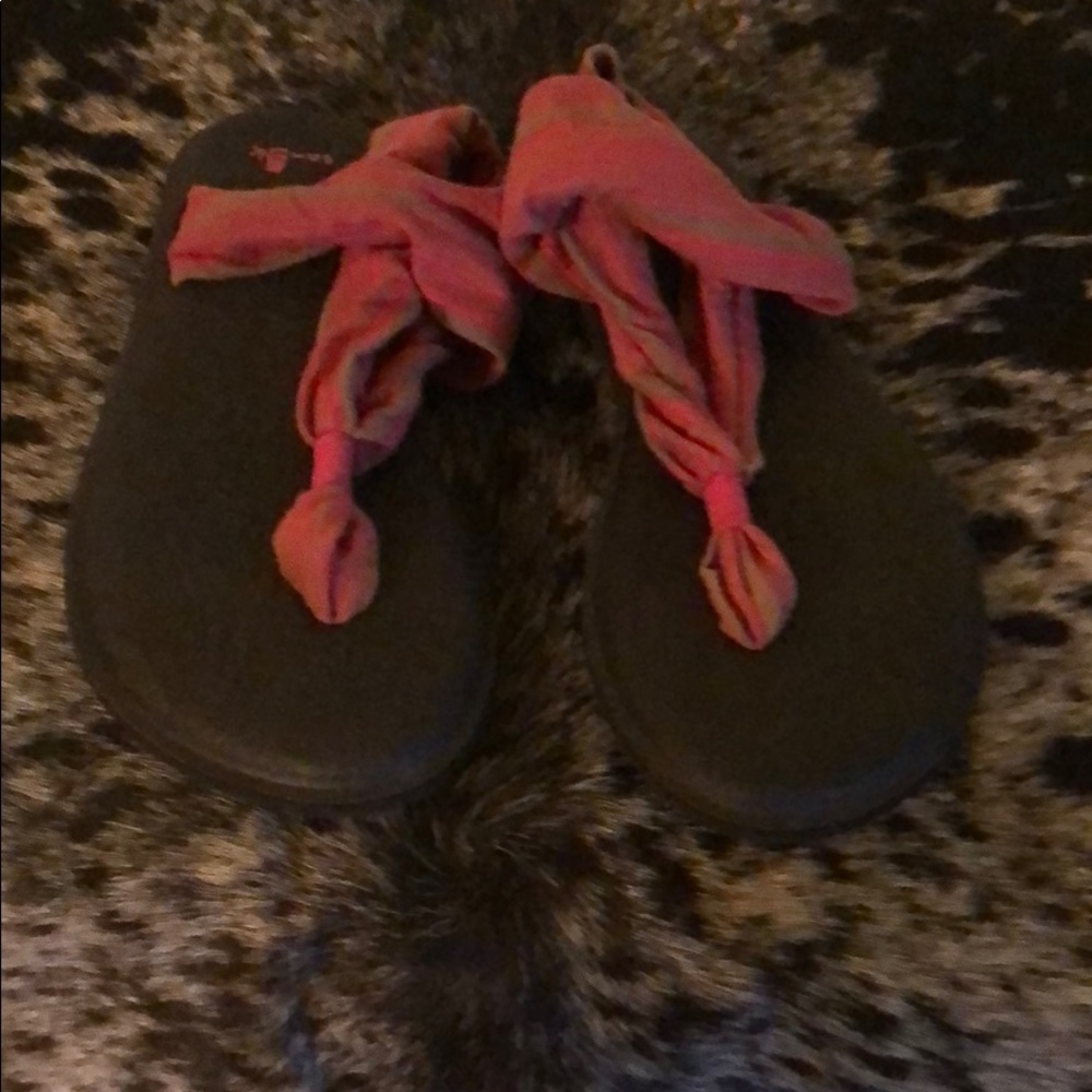 sanuks lightly worn